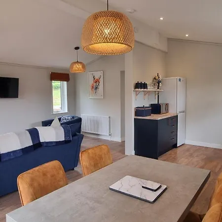 Two Bedroom Lodge In The Country - Owl, Peacock & Meadow Liskeard Exterior photo