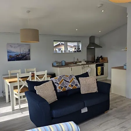 Two Bedroom Lodge In The Country - Owl, Peacock & Meadow Liskeard Exterior photo