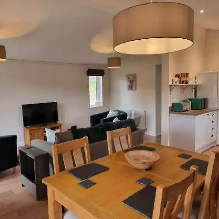 Two Bedroom Lodge In The Country - Owl, Peacock & Meadow Liskeard Room photo
