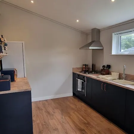 Two Bedroom Lodge In The Country - Owl, Peacock & Meadow Liskeard Room photo