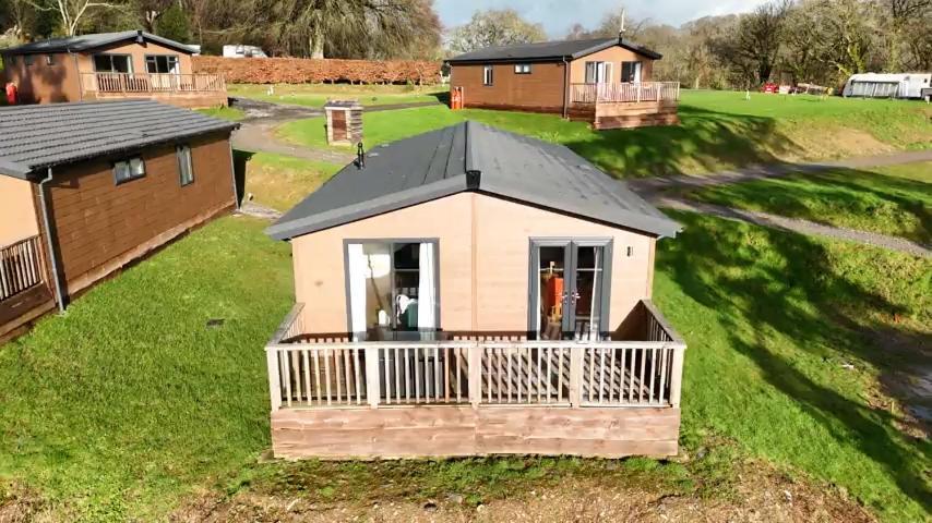 Two Bedroom In The Country - Owl, Peacock & Meadow Lodge *