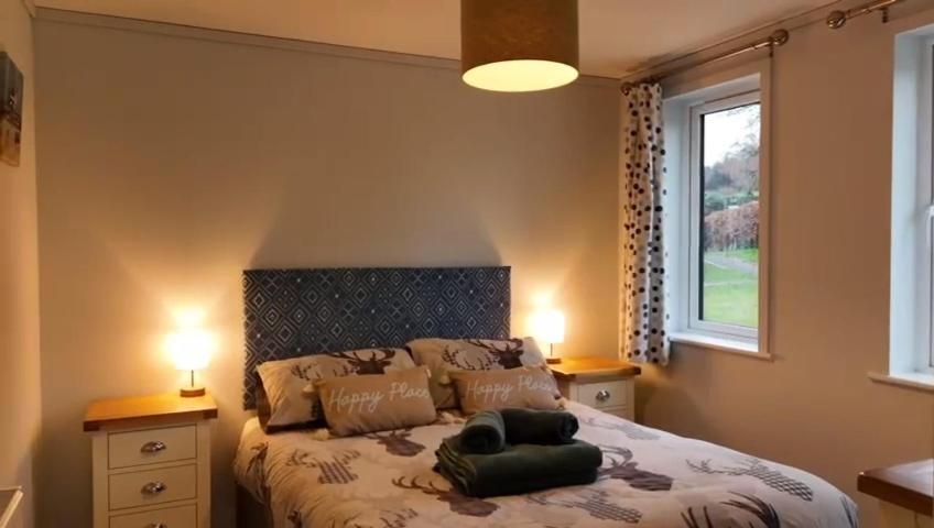 Two Bedroom In The Country - Owl, Peacock & Meadow Lodge *