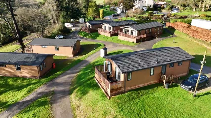 Two Bedroom In The Country - Owl, Peacock & Meadow Lodge Liskeard