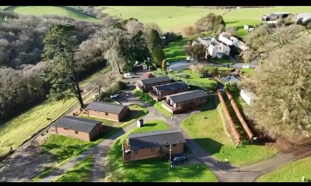 Two Bedroom In The Country - Owl, Peacock & Meadow Lodge