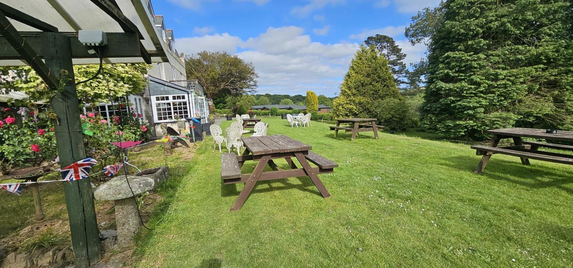 Two Bedroom In The Country - Owl, Peacock & Meadow Lodge