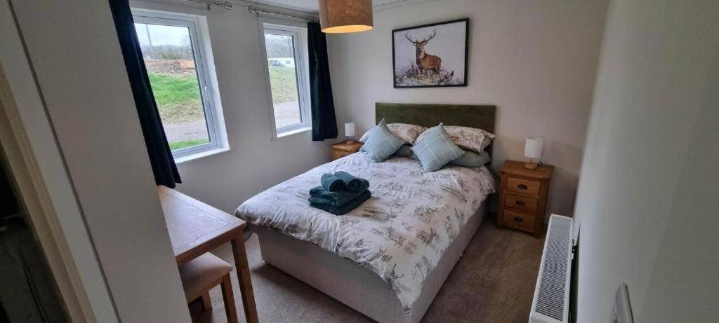 Two Bedroom In The Country - Owl, Peacock & Meadow Lodge *