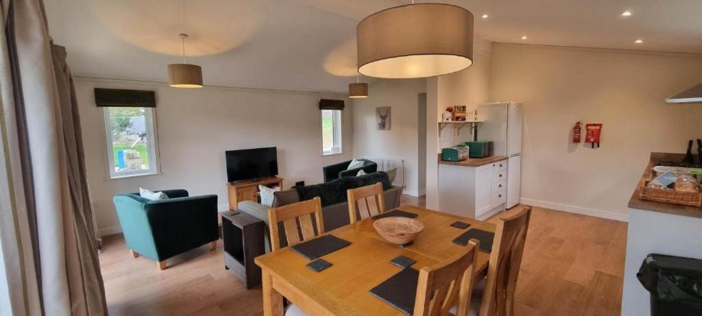 Lodge Two Bedroom In The Country - Owl, Peacock & Meadow