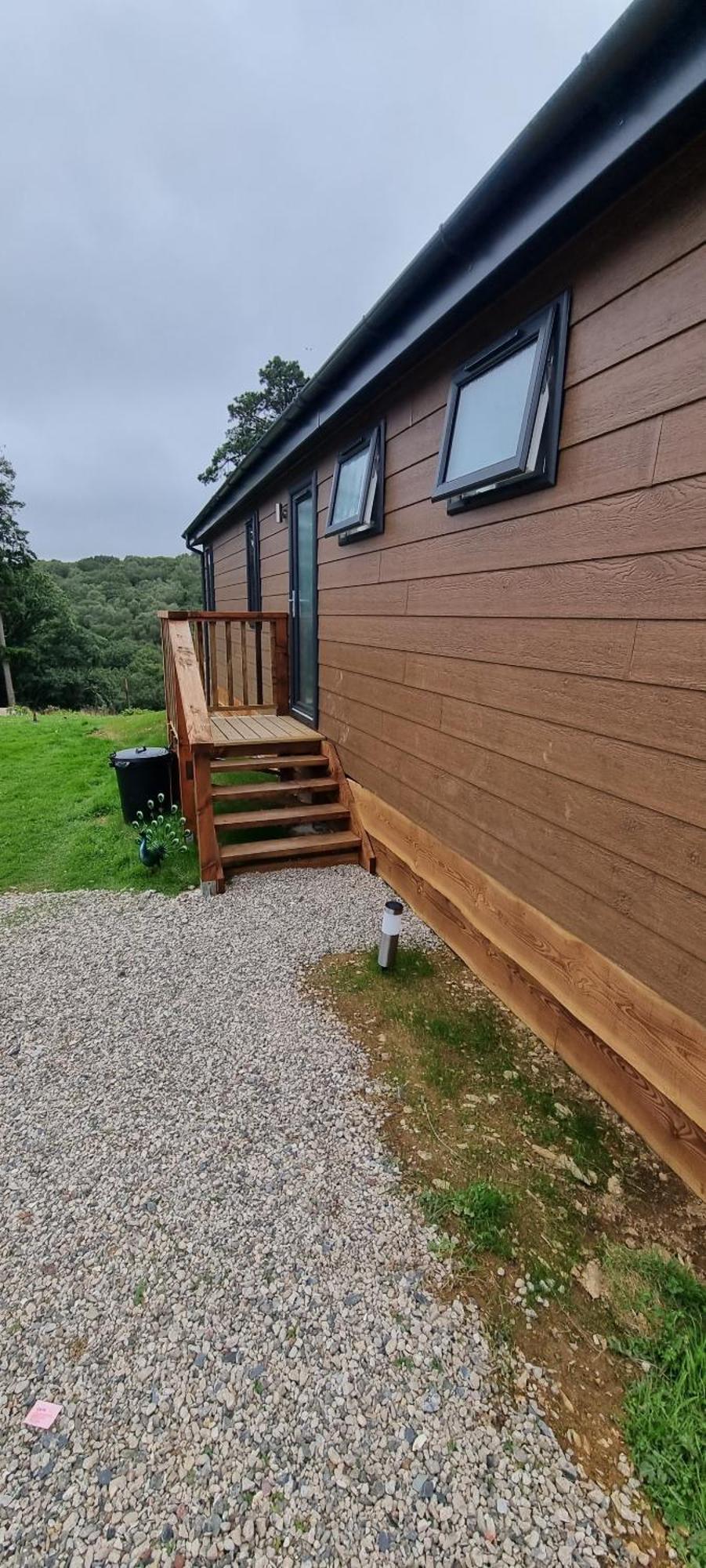 Two Bedroom In The Country - Owl, Peacock & Meadow *
